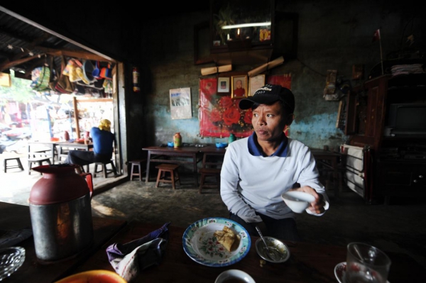 Ko Lawi Weng, one of the three journalists arrested by the military Monday, at a teashop in Loikaw in November 2014.