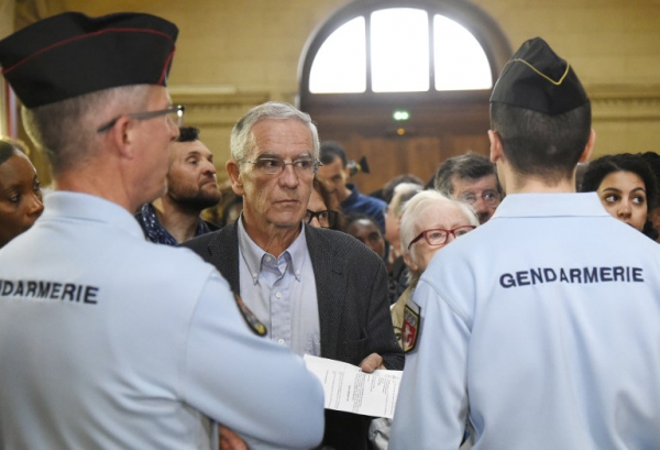 Alain Gauthier, président du CPCR, arrive le 10 mai 2016 au Palais de Justice de Paris pour le procès de Ngenzi et Barahira,auquel son association est partie civile