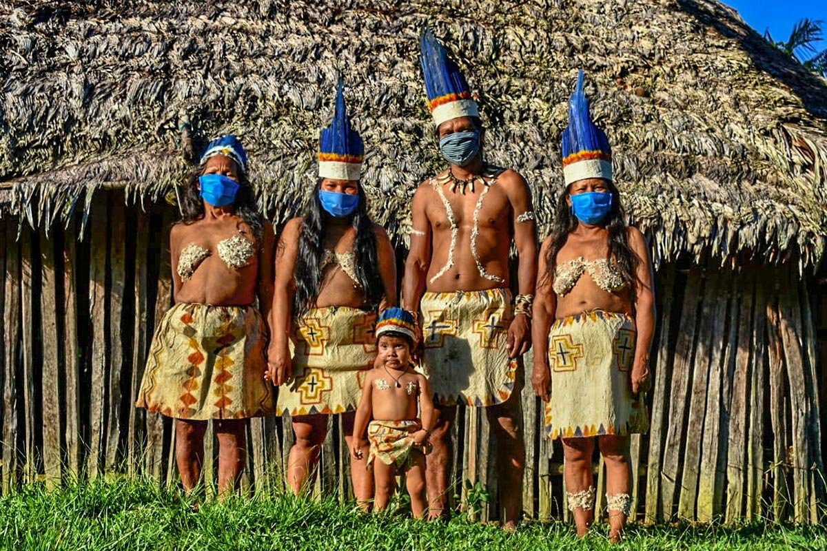 A family of Colombian Huitoto wearing chirurgical masks A family of Colombian Huitoto wearing chirurgical masks