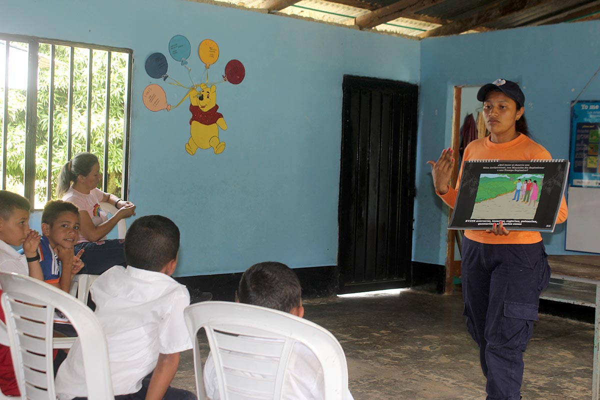 Education aux risques des mines en Colombie