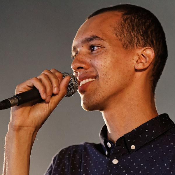 Gaël Faye (auteur sur le génocide au Rwanda) Gaël Faye (auteur sur le génocide au Rwanda)