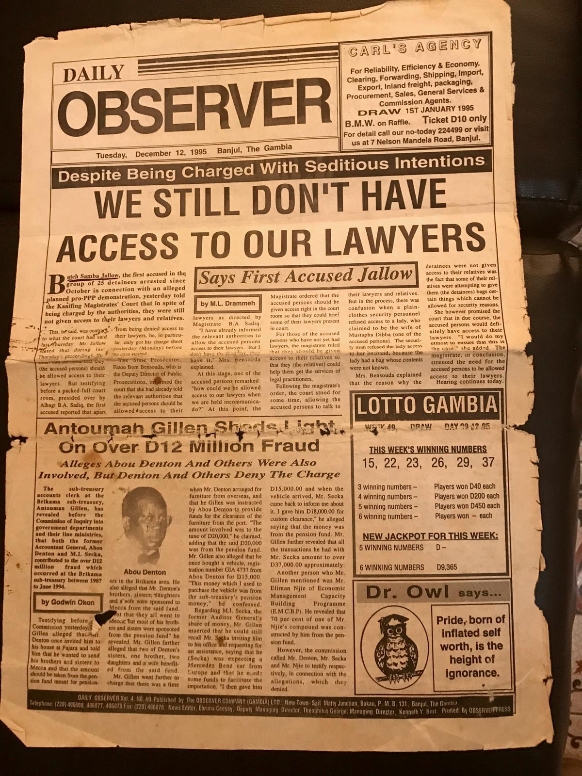 Photo du journal gambien The Observer, daté du 12 décembre 1995, titrant : We still don't have access to our lawyers - Nous n'avons toujours pas accès à nos avocats