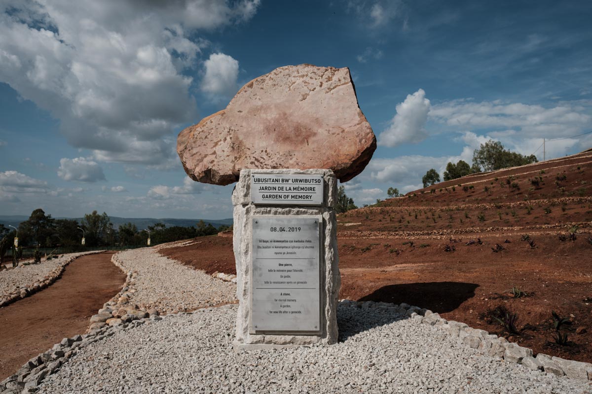 Un monument de pierre, dans le Jardin de la mémoire inauguré à Nyanza le 8 avril 2019.