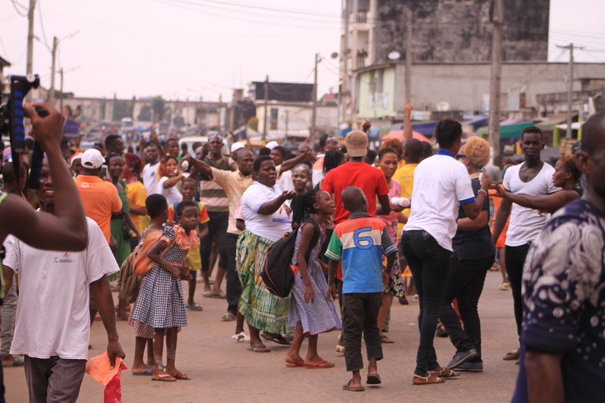 Scènes de liesse dans les rues d'Abidjan (Yopougon)
