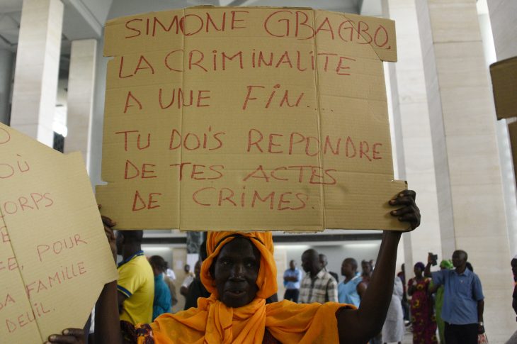 Simone Gbagbo va répondre de crimes de sang à Abidjan