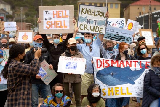 Protest against Shell in South Africa. A placard bears the slogan ‘To hell with Shell’.