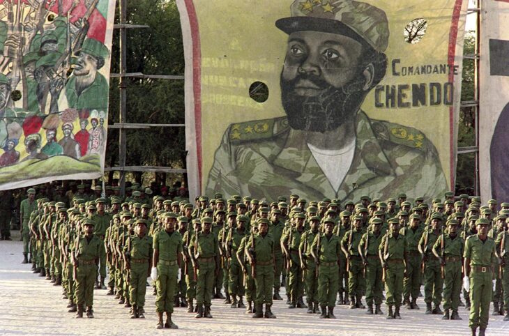 In Angola, stormy reconciliation between UNITA and government - Photo of a battalion of soldiers in 1982.