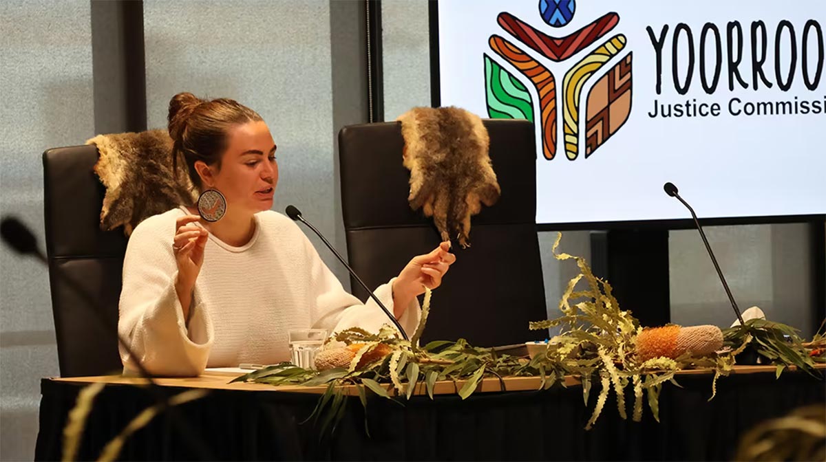 Sissy Austin défend les droits des Aborigènes devant la Commission vérité Yoorrook