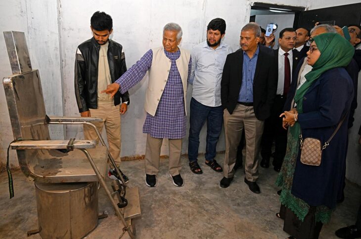 Commission d'enquête sur les tortures et les disparitions forcées au Bangladesh. Photo : Muhammad Yunus, le chef du gouvernement intérimaire, visite un centre de détention qui aurait perpétré des tortures.