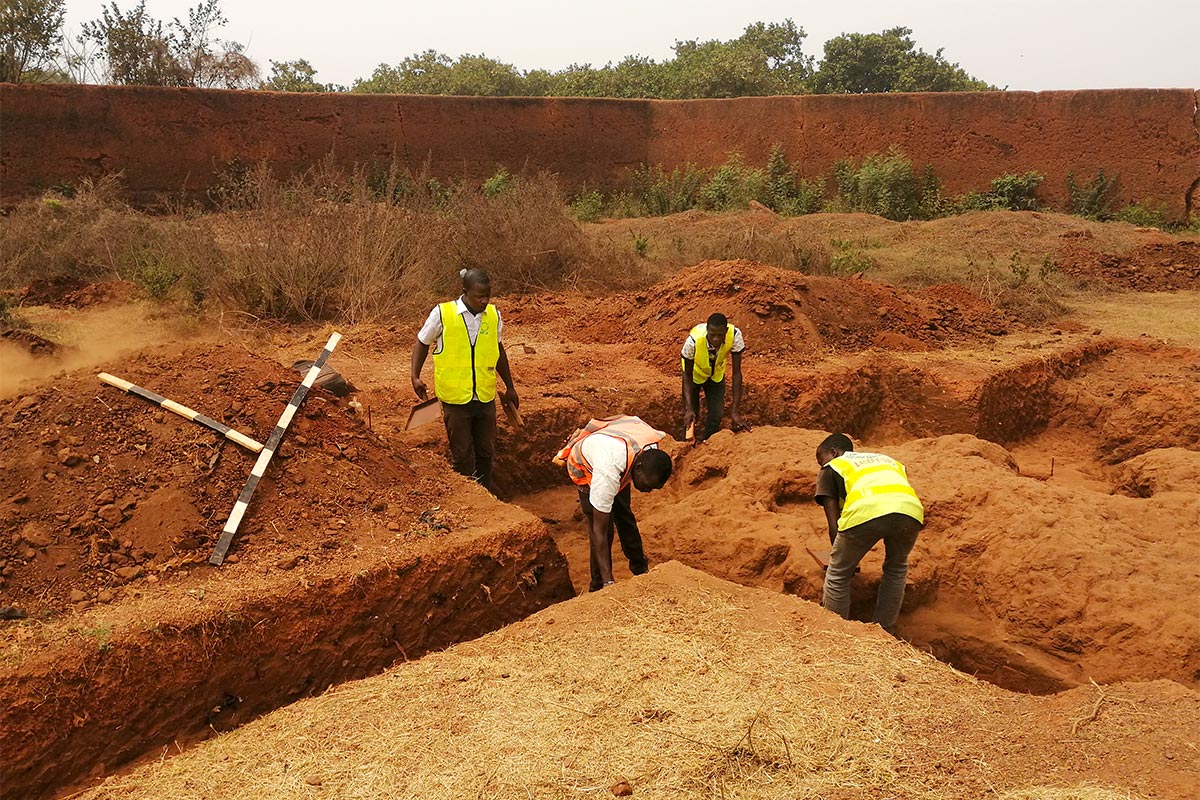 Fouilles archéologiques à l'emplacement du futur musée d'Abomey, au Bénin