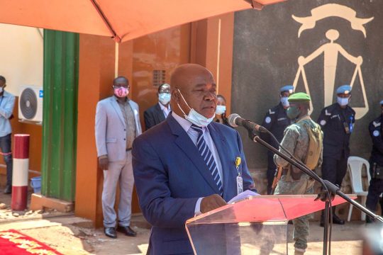 Michel Landry Luanga, le Président de la Cour pénale spéciale (CPS) en Centrafrique, prononce un discours lors de l'inauguration de ses locaux, en 2020 à Bangui.