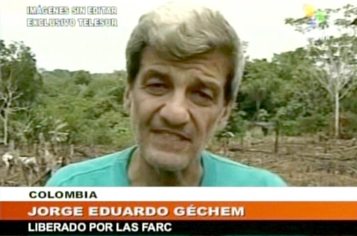Jorge Eduardo Gechem, kidnappé par les FARC, a été libéré 6 ans plus tard. Image (capture vidéo) : reportage de la chaîne vénézuélienne montrant Gichem lors de sa libération, dans la jungle colombienne.