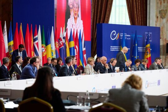 Tribunal spécial pour le crime d’agression contre l’Ukraine (STCA) : les statuts de ce nouveau tribunal international ont été adoptés en mai 2026 par le Conseil de l'Europe. Photo : le comité des ministres est réuni en Moldavie.