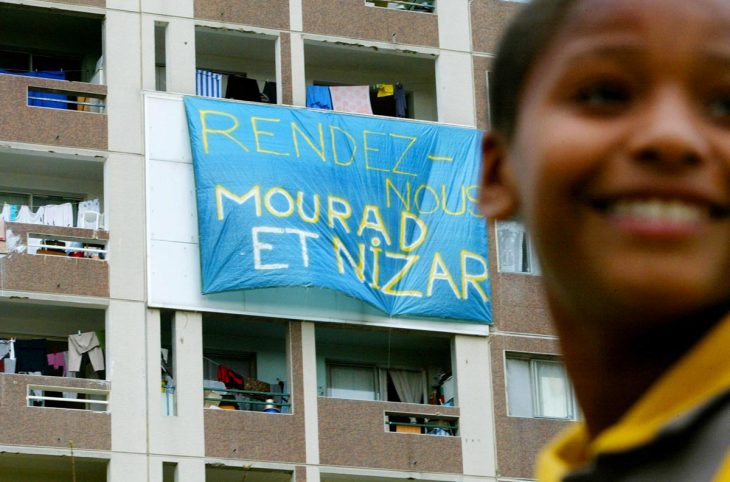 Banderole au balcon d'un appatement à Lyon : 