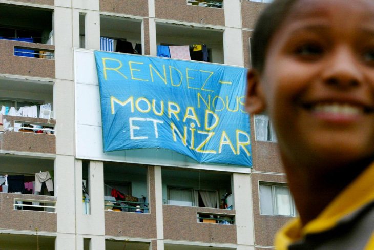 Banner on the balcony of a building in Lyon, France: "Give us back Mourad and Nizar"