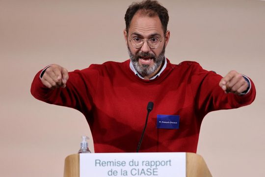 François Devaux s'exprime lors de la remise du rapport de la Ciase.