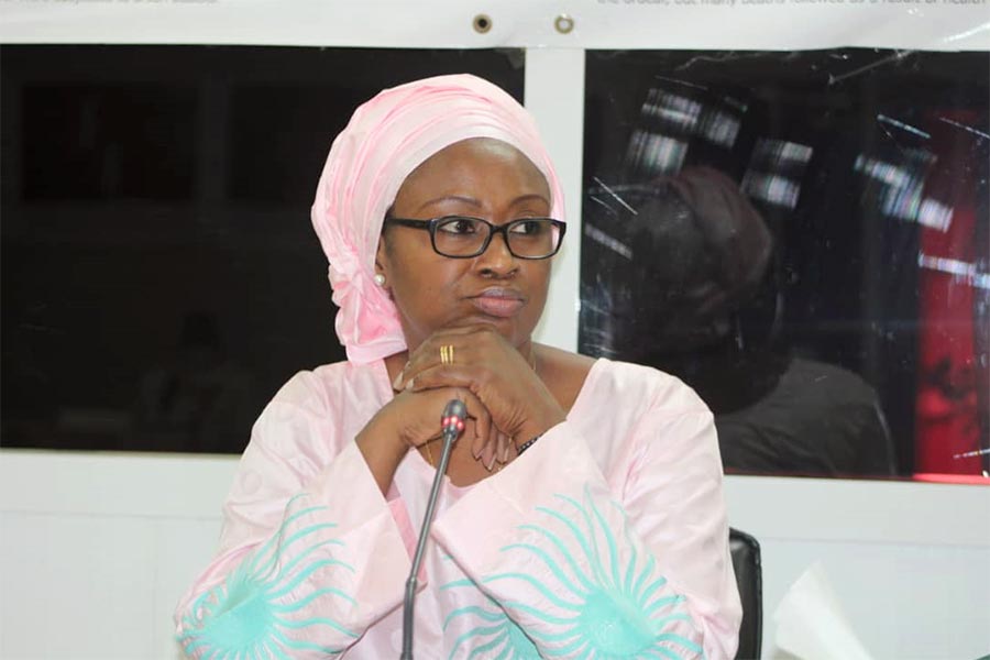 Mama Fatima Singhateh témoigne devant la Commission vérité (TRRC) en Gambie Mama Fatima Singhateh témoigne devant la Commission vérité (TRRC) en Gambie