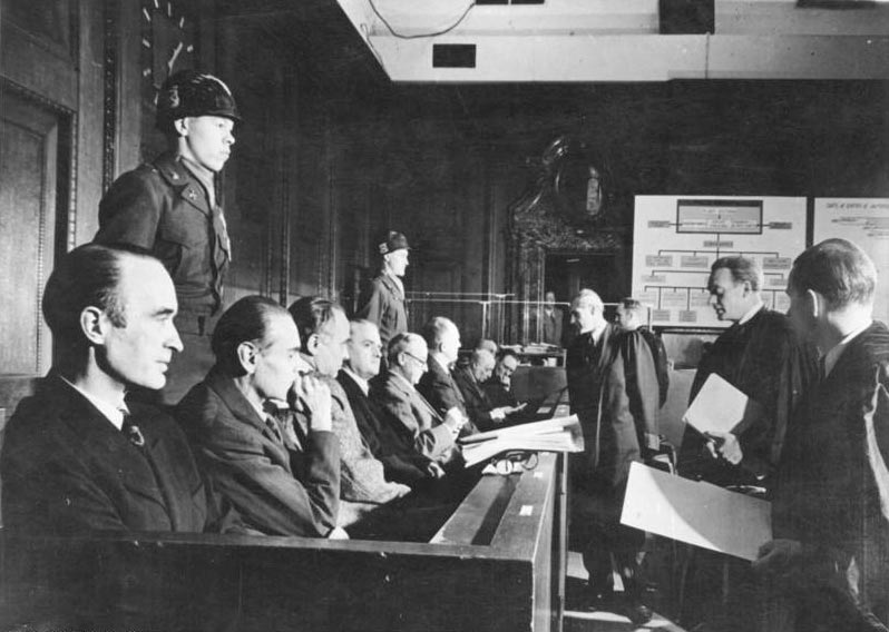 Alfried Krupp et ses co-accusés lors du procès de la société Krupp à Nuremberg (Allemagne).