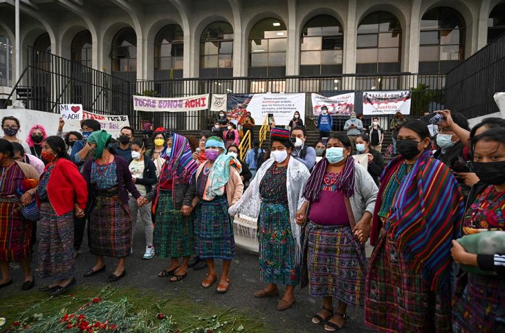 A large group of indigenous women outside the Justice Palace in Guatemala