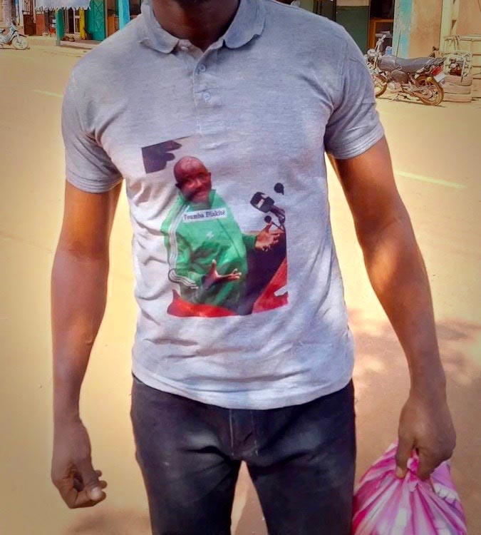 A Guinean man wears a polo shirt bearing the image of "Toumba," one of the main defendants in the Conakry trial (also known as the "September 28 trial").