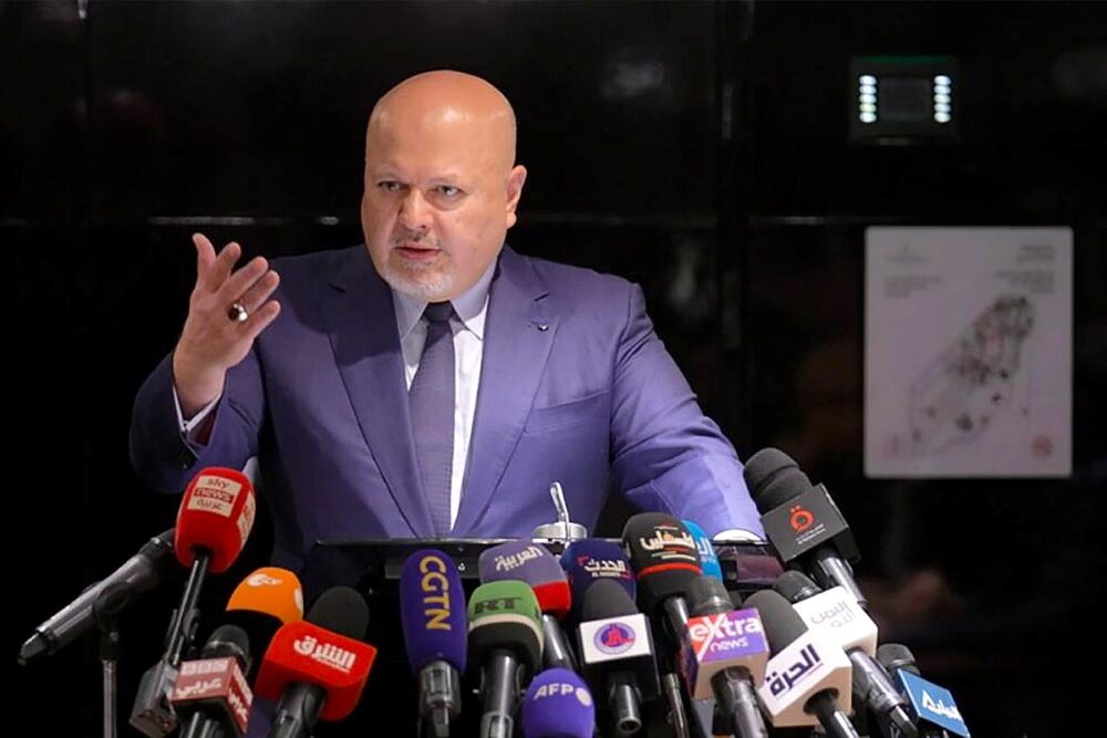 La Cour pénale internationale (CPI), les ONG et les États. Photo : discours de Karim Khan au Caire.