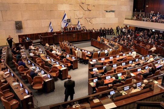 Le parlement israélien (Knesset) a voté une loi pour la création d'un Tribunal militaire afin de juger les auteurs des crimes du 7 octobre 2023. Photo : session du parlement en Israël.