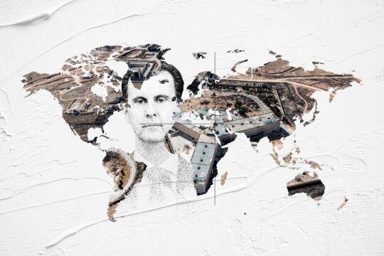 Justice for Syria: what are the various initiatives for justice for Syria around the world, at the national level (in Syria or elsewhere, under universal jurisdiction) or at the international level (via the ICJ and UN bodies)? Image: world map with a photo of Sednaya prison (Syria) seen from the air and a portrait of Bashar al-Assad superimposed on it.