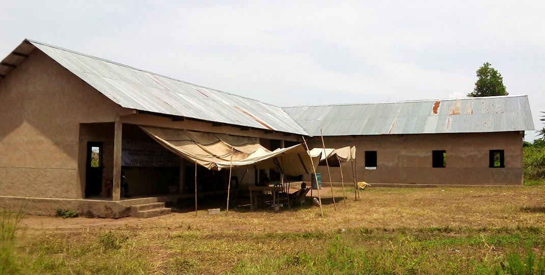 Salle d'audience désertée suite au jugement dans procès Nsumbu (Kasaï / R.D. du Congo)