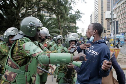 Manifestation réprimée par la police au Kenya