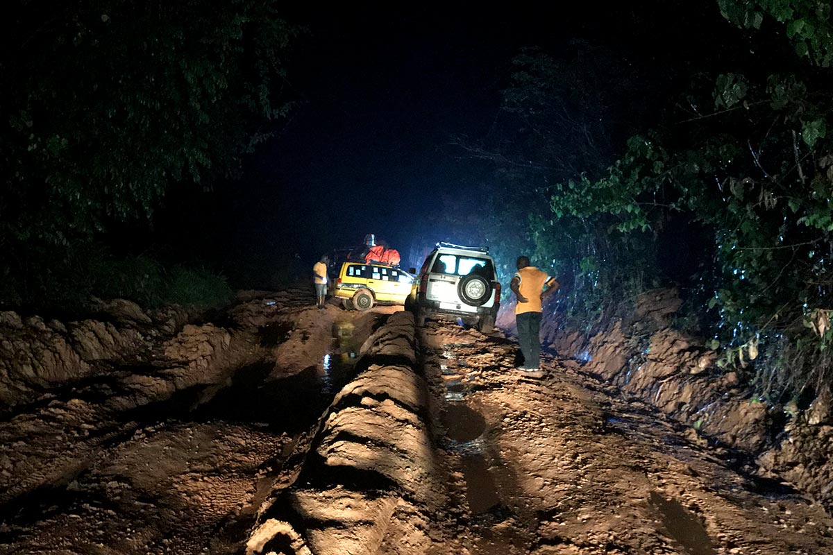 A Finnish court's 4x4 convoy stucked on a muddy track in Liberia.