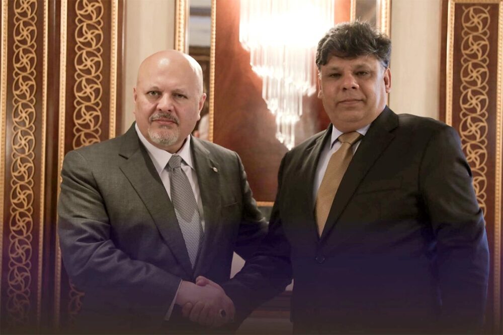 Italy, Libya and the International Criminal Court (ICC) - Photo: ICC Prosecutor Karim Khan meets with Libyan Attorney General Al-Siddiq Al-Sour. They shake hands in front of the cameras.