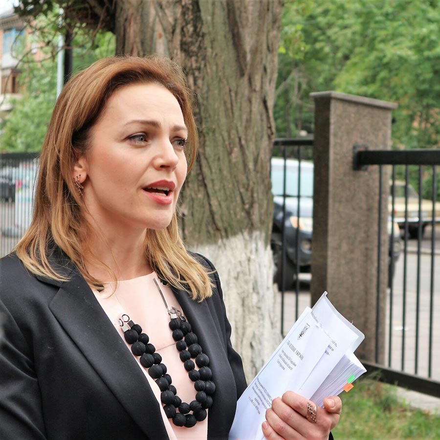 Прокурор Киевской области Оксана Калюс отвечает за рассмотрение дела в суде.