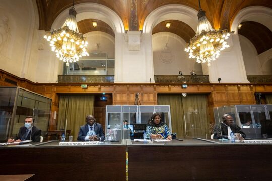 Après l'Ouganda, la République démocratique du Congo (RDC) s'attaque au Rwanda devant la Cour internationale de justice (CIJ). Photo : la délégation de RDC lors d'une audience à la CIJ (La Haye).