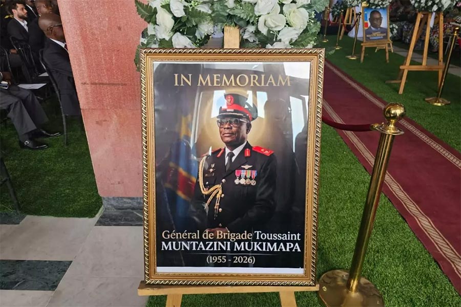 Portrait de l’ancien procureur en chef de la CPS, Toussaint Muntazini Mukimapa, lors de ses funérailles à Kinshasa. Photo : portrait encadré de Muntazini (inscription : 