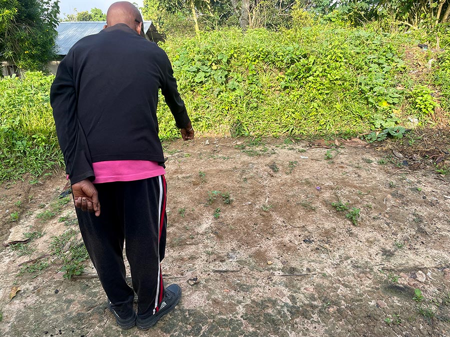 In Epulu (Democratic Republic of Congo), a man shows a mass grave where his brother is buried, killed during Operation “Wipe the Slate Clean” led by Lumbala.