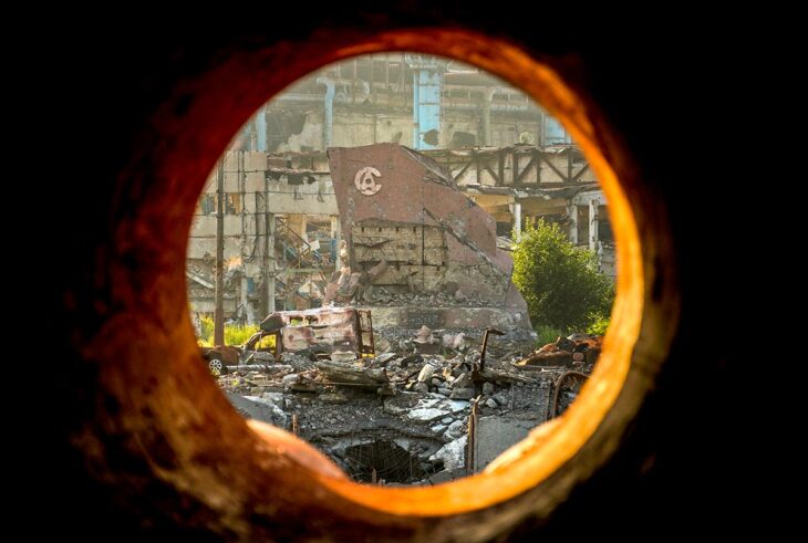 Procès Azov en Russie - L'usine Azovstal en Ukraine, partiellement détruite par des affrontements militaires entre le régiment Azov et les forces armées russes.