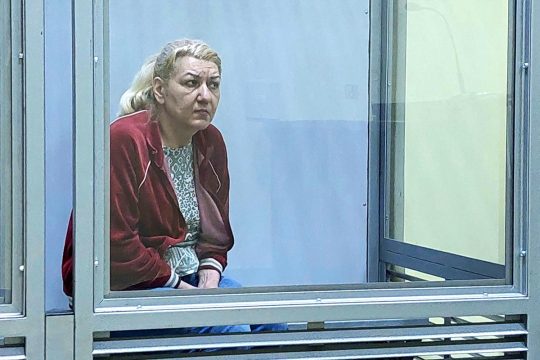 Tatiana Nezelenikova est dans le box des accusés, accusée de haute trahison en Crimée par un tribunal ukrainien.