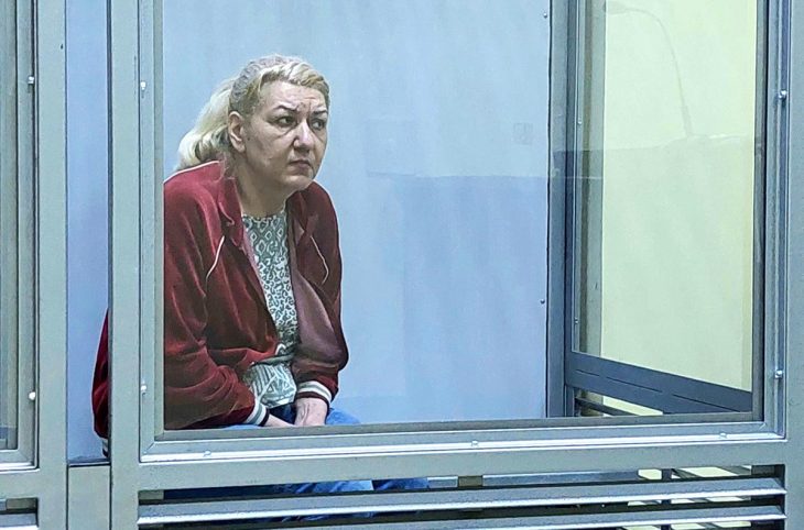Tatiana Nezelenikova est dans le box des accusés, accusée de haute trahison en Crimée par un tribunal ukrainien.