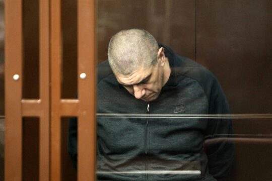 Ukraine / Russia: prisoners of war and international humanitarian law. Photo: A Ukrainian prisoner bows his head in the dock during his trial in Rostov-on-Don, Russia.