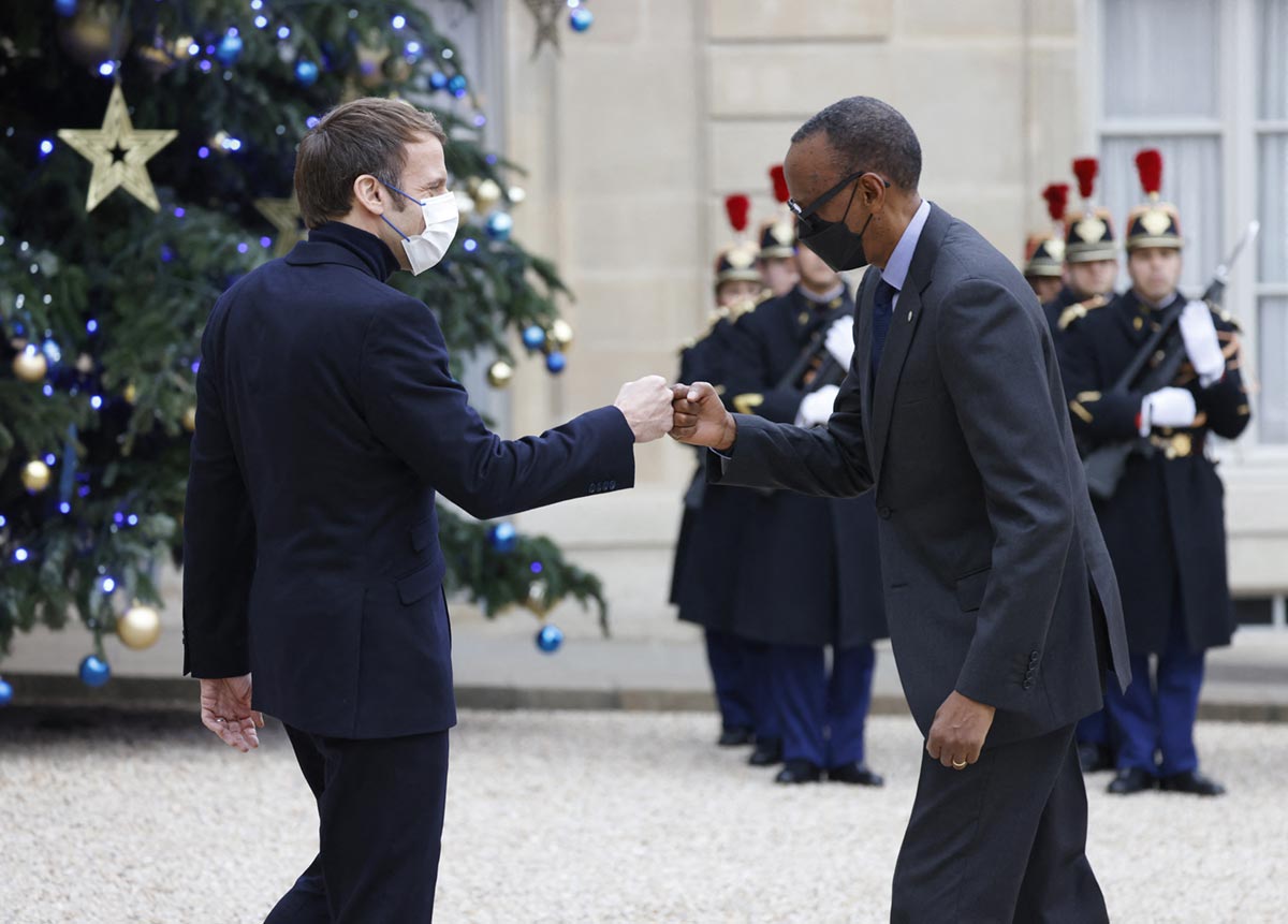 Emmanuel Macron meets Paul Kagame at the Elysée