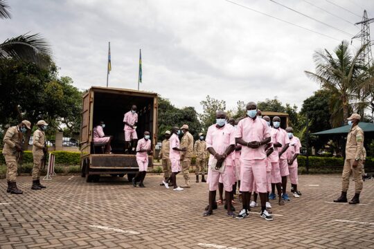 Prisoners detained in Rwanda for genocide (known as "génocidaires") in pink outfits.