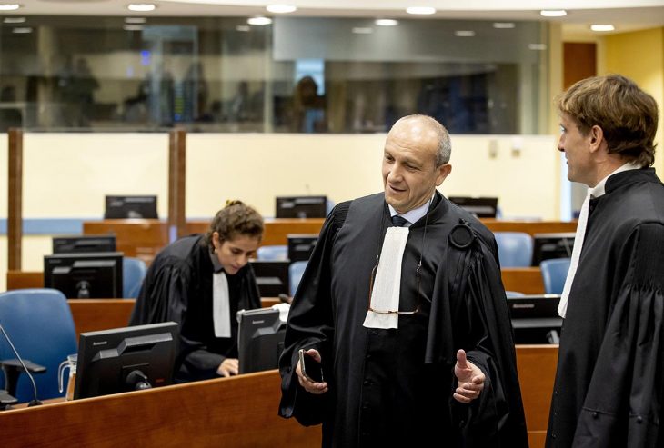 Emmanuel Altit (Defence lawyer) and Rupert Elderkin (prosecutor) discuss at the opening of the trial of Félicien Kabuga.