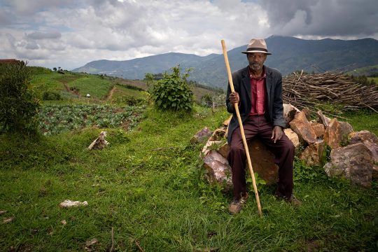 Un rescapé du génocide à Bisesero (Rwanda)