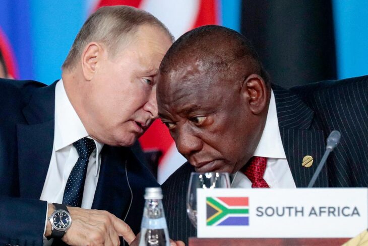 Tensions entre l'Afrique du Sud et la CPI - Vladimir Poutine parle à l'oreille de Cyril Ramaphosa