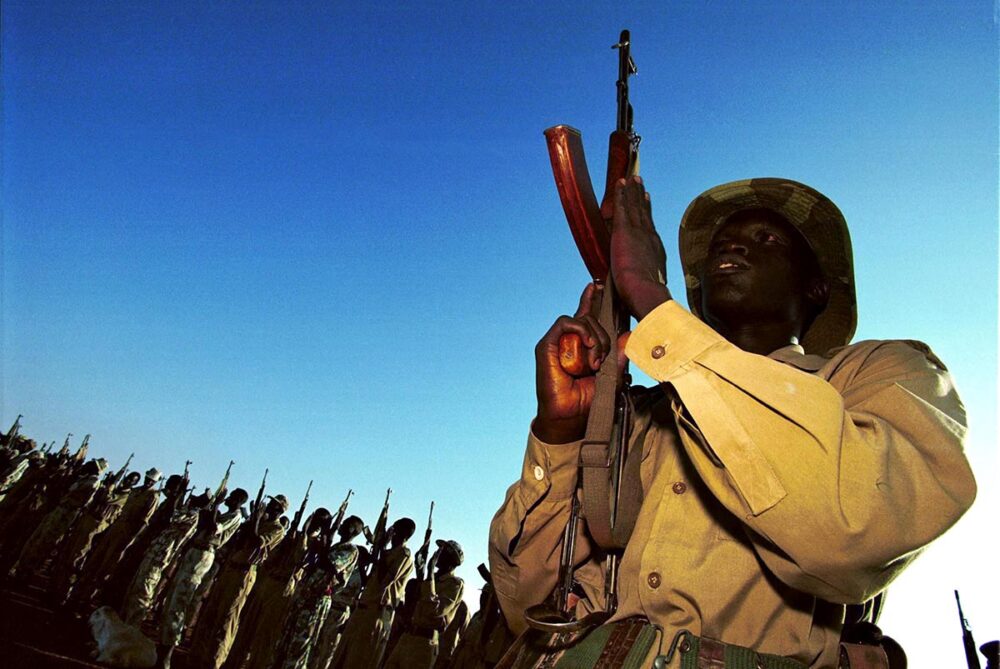 SPLA rebels in Sudan in November 1999. Photo: © Steve Forrest / AFP Lundin trial in Sweden for alleged war crimes committed in South Sudan (formerly Sudan). Photo: Soldiers from the SPLA rebel group brandish their weapons.