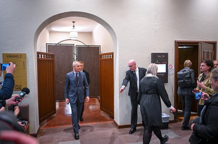 Procès Lundin en Suède - Ian Lundin arrive au tribunal le jour de l'ouverture du procès à Stockholm. Il est suspecté de complicité de crimes de guerre au Sud Soudan.