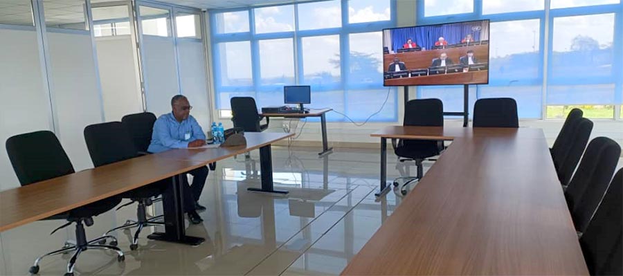 Pendant le procès de Félicien Kabuga, le correspondant de Justice Info est seul dans le centre de presse du MTPI à Arusha (Tanzanie).