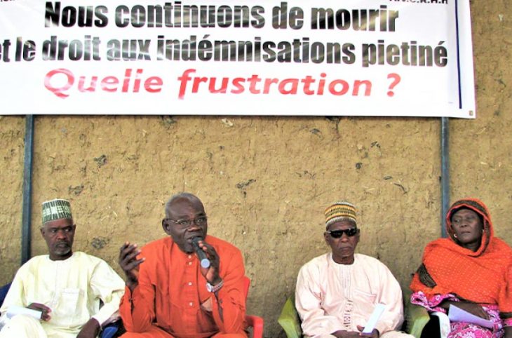 Au Tchad, des représentants de victimes d'Hissène Habré sont attablés pour s'exprimer au sujet des indemnisations (ou 