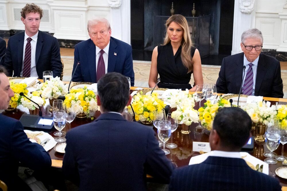 Donald Trump préside un diner à la Maison Blanche auquel les leaders de la 'tech' américaine ont été conviés (dont Mark Zuckerberg et Bill Gates), en présence de Melania Trump, la première dame.