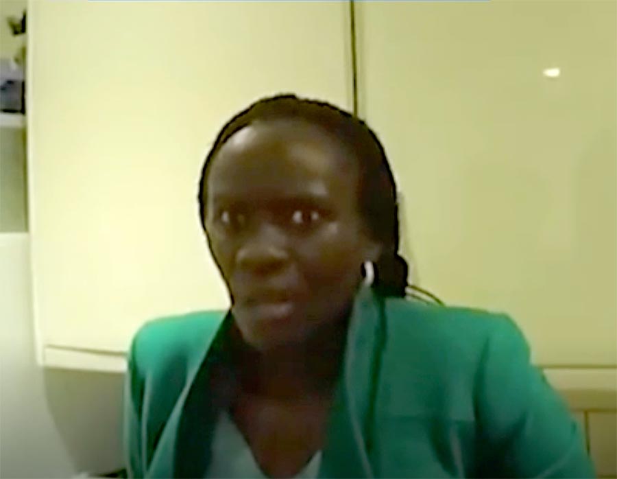 Image capturée d'une vidéo montrant la juge ougandaise Lydia Mugambe lors de son arrestation.